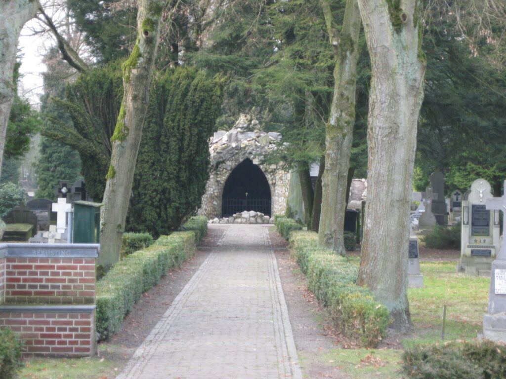 Oude Kerkhof "Op den Rösheuvel"